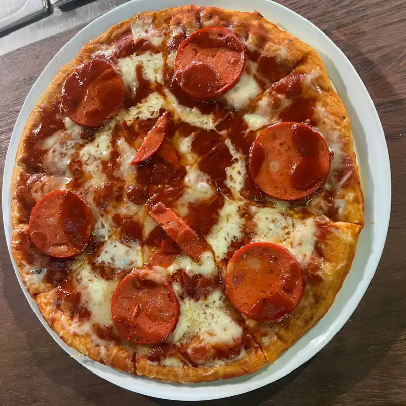 Pizza de Pepperoni Queso Blanco 