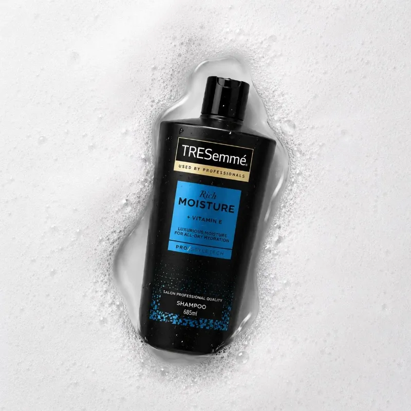 TRESemmé Rich Moisture Shampoo + Vitamina E