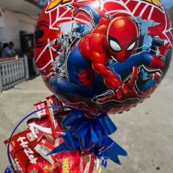 Cesta con confituras variadas