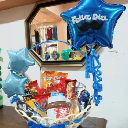 Cesta con confituras variadas y Nutella 