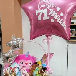 Cesta con confituras variadas y peluche 