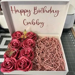 Caja de Regalo con 8 Rosas Eternas