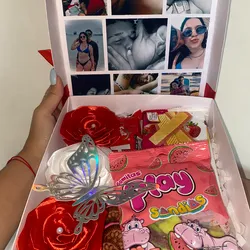 Caja de Regalo con Rosas Eternas y Fotos