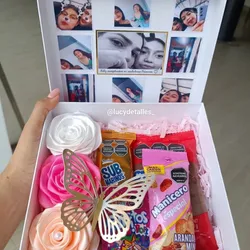 Caja de Regalo con Rosas Eternas y Fotos