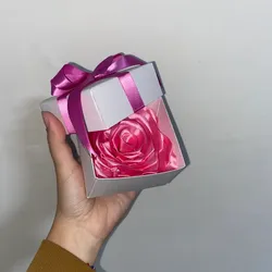 Mini cajita de regalo con rosa eterna