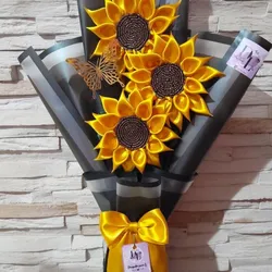 Ramo de 3 Girasoles Eternos con Mariposa