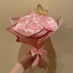 Ramo de 5 Rosas Eternas con Mariposa 
