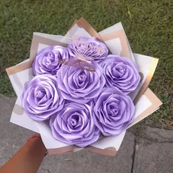 Ramo de 7 Rosas Eternas con Mariposa 