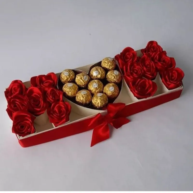 Caja mom rosas eternas y confituras 