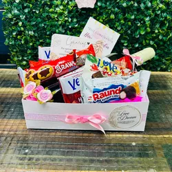 Cesta cuadrada con botella