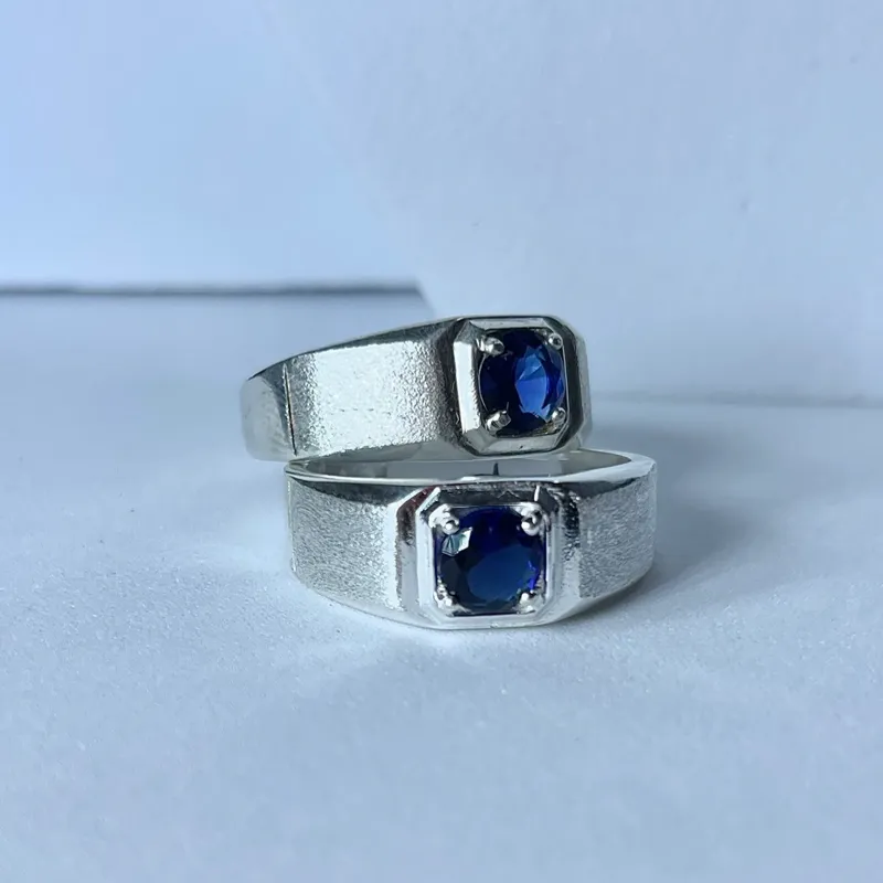 Alianza con pedrería azul