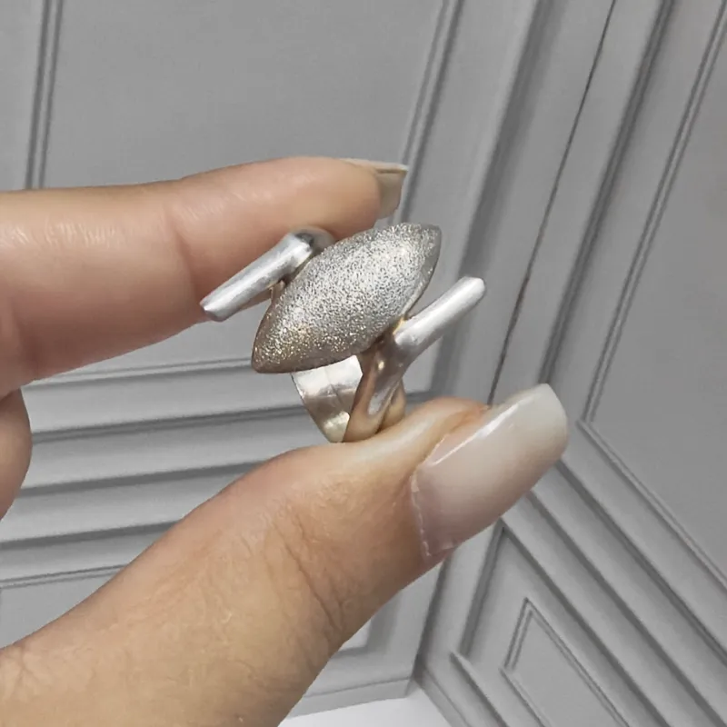 Anillo almendrado corte brillo