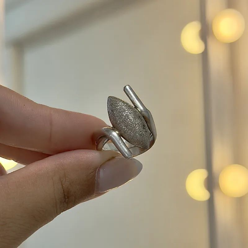 Anillo almendrado corte brillo