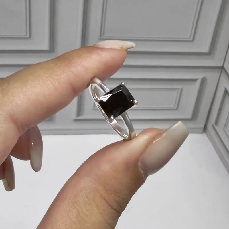 Anillo Circonia negra