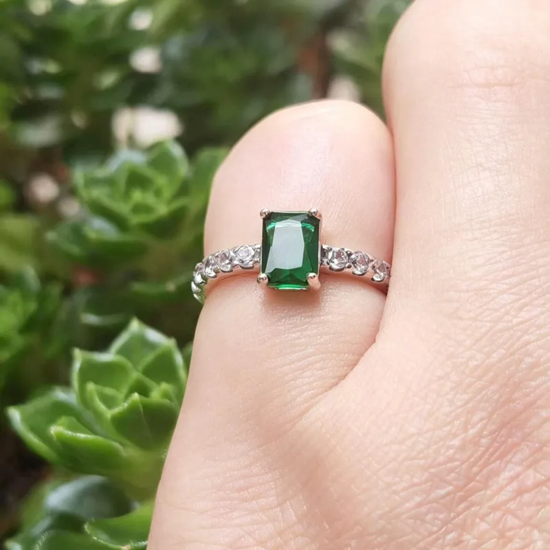 Anillo corconia verde