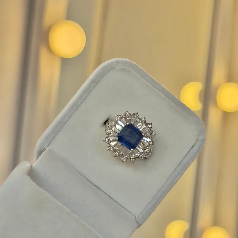 Anillo cuadrado azul
