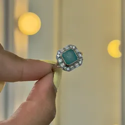 Anillo esmeralda cuadrada