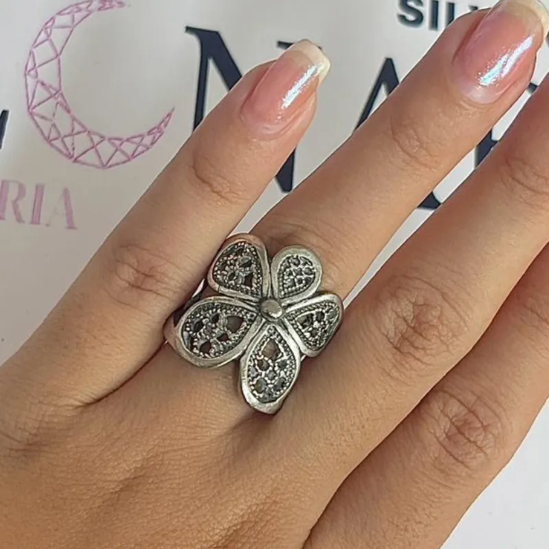 Anillo llamativo 3305