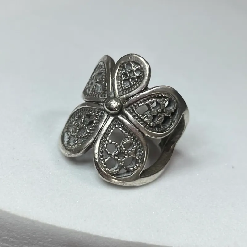 Anillo llamativo 3305