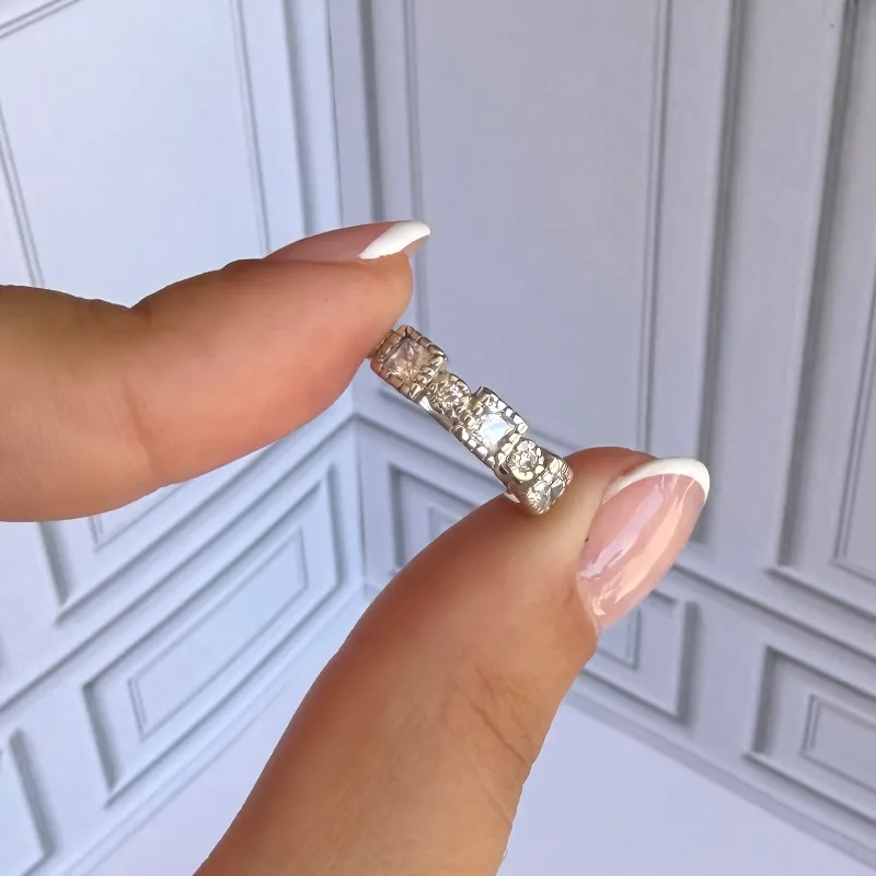 Anillo original circonias