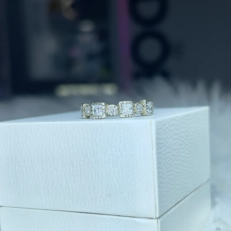 Anillo original circonias