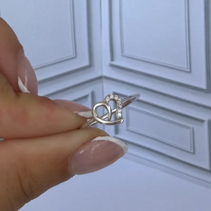 Anillo original corazón piedritas