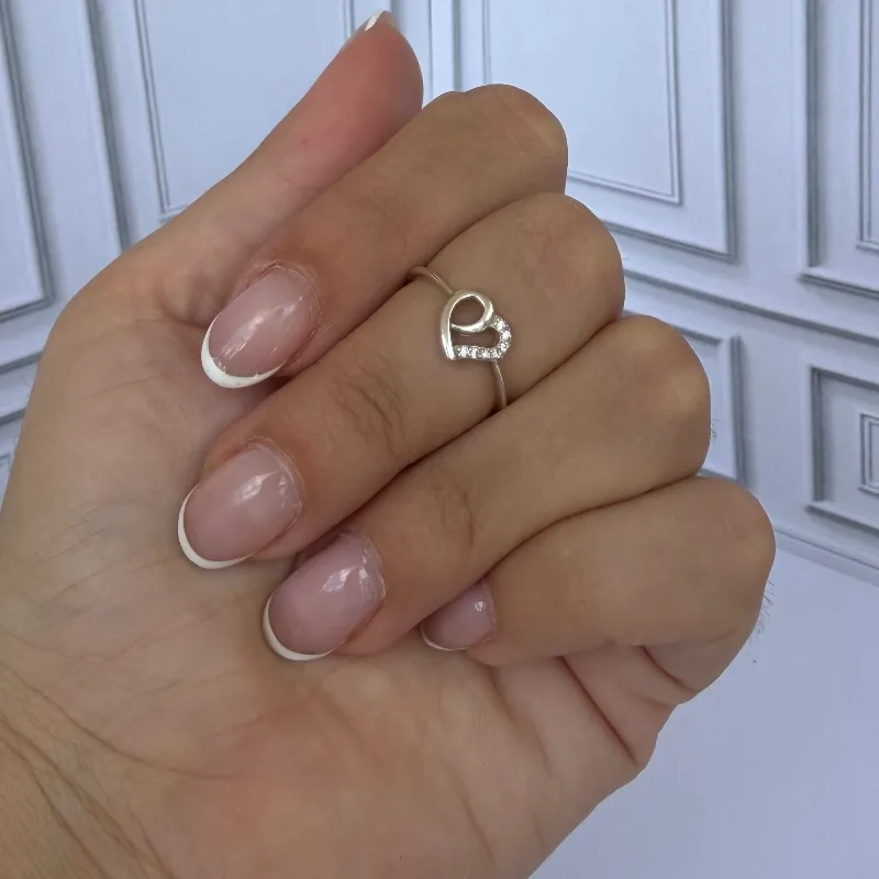 Anillo original corazón piedritas