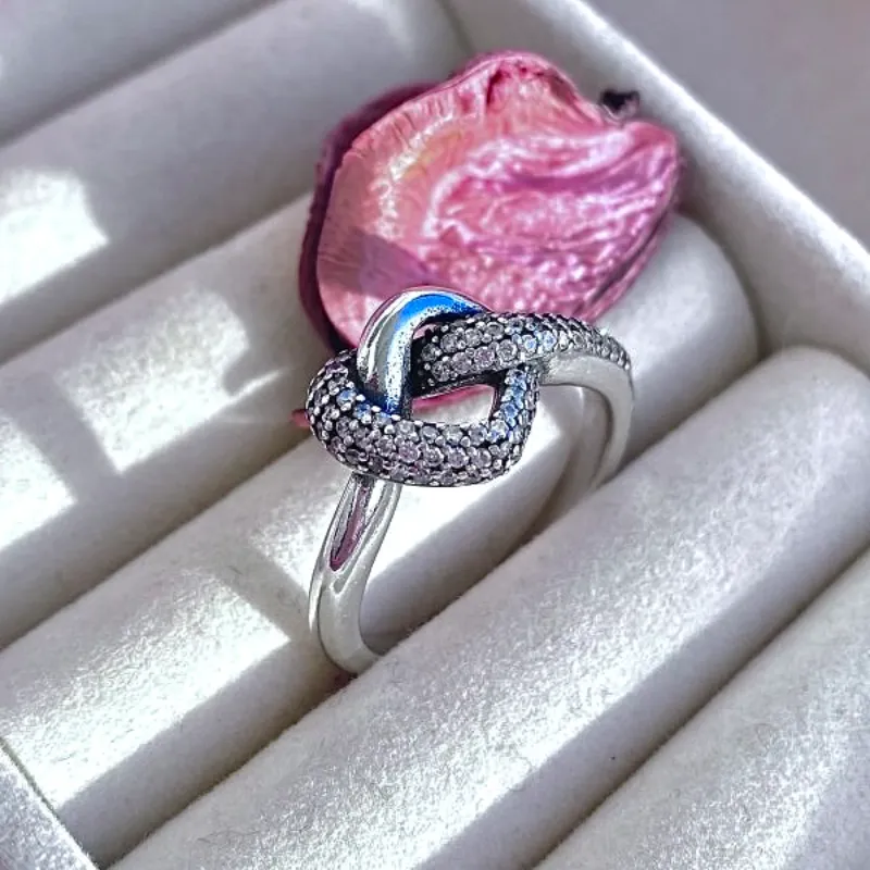 Anillo Pandora corazón anudado