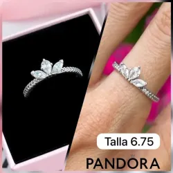 Anillo Pandora pétalos 