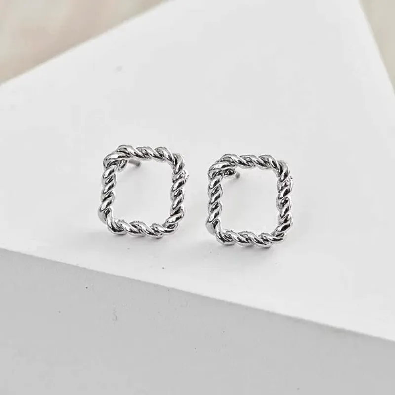 Aretes artesanales cuadrados torcidos 