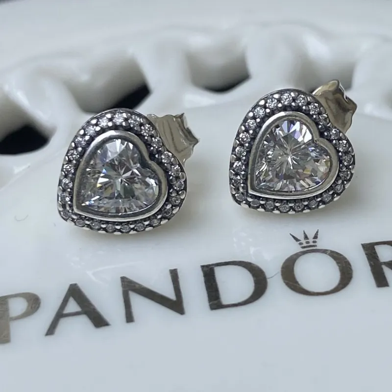 Aretes corazones Pandora