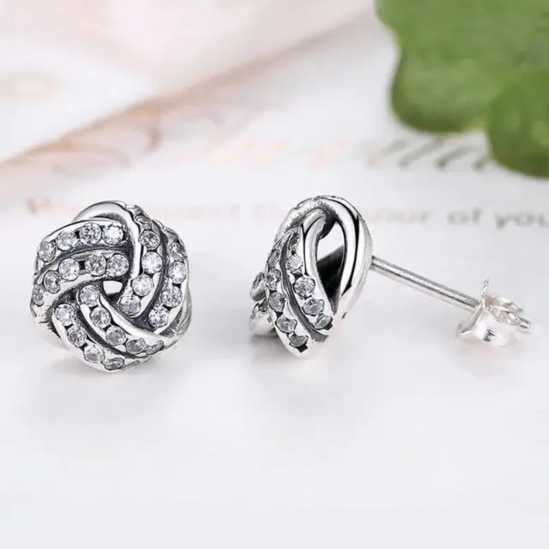 Aretes nudito