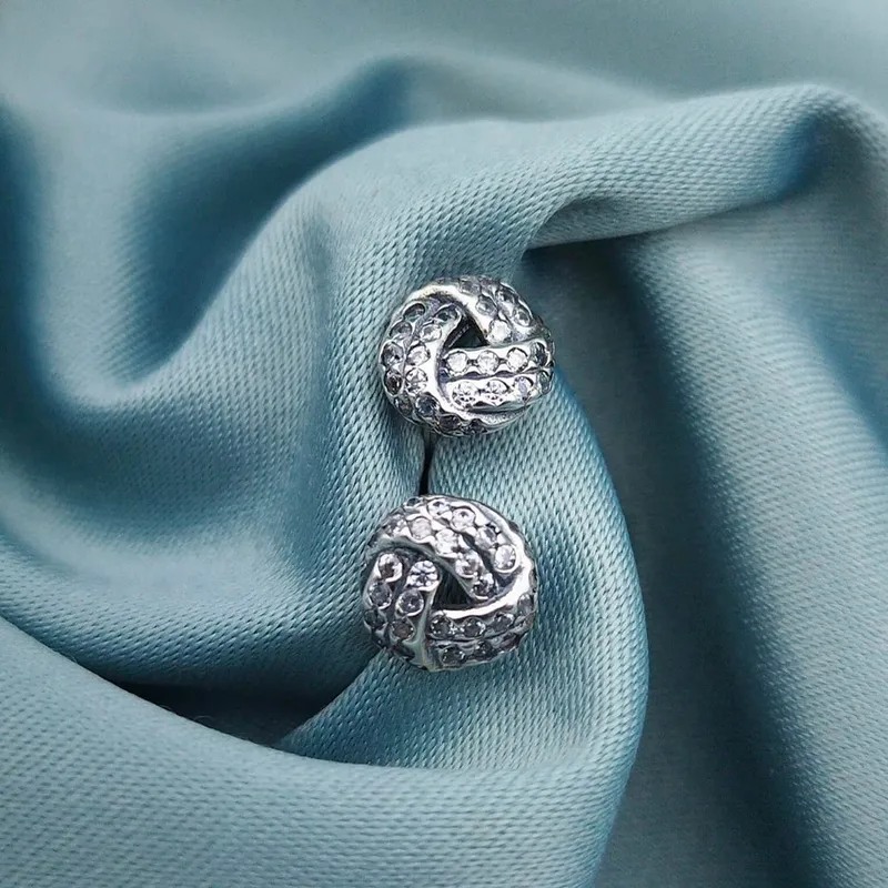 Aretes nudito