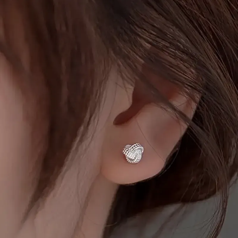 Aretes nudo pequeño