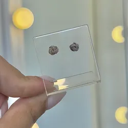 Aretes nudo pequeño