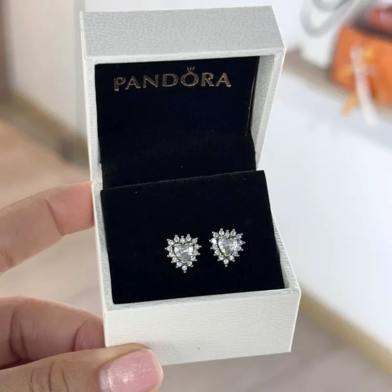 Aretes Pandora corazón 