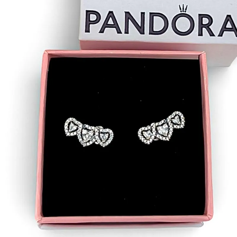 Aretes Pandora corazones triples