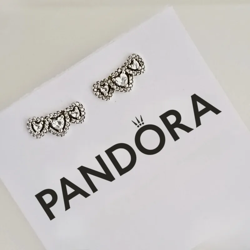 Aretes Pandora corazones triples