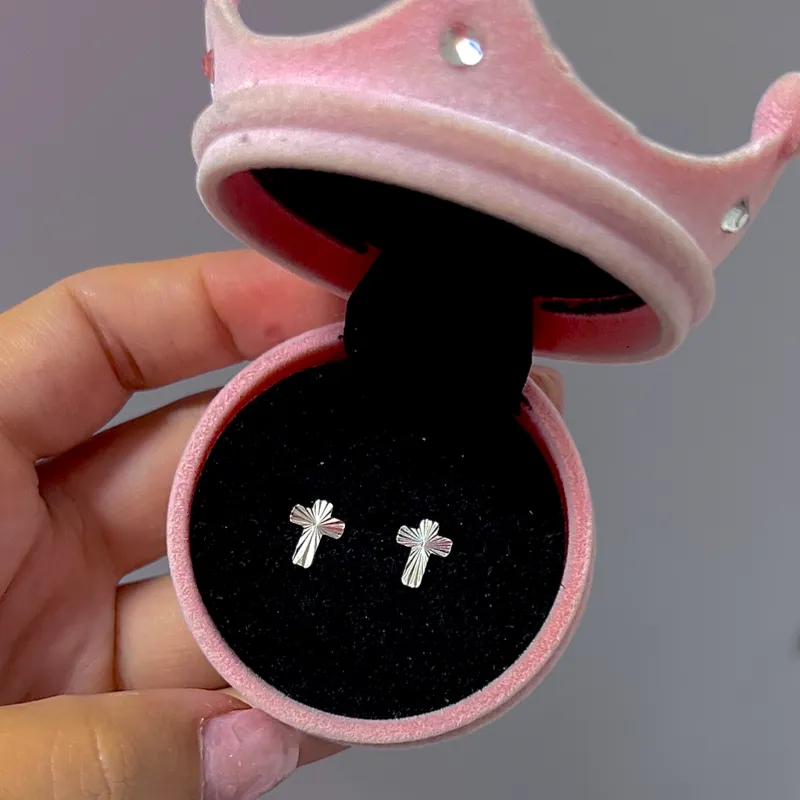 Aretes pequeños cruz originales