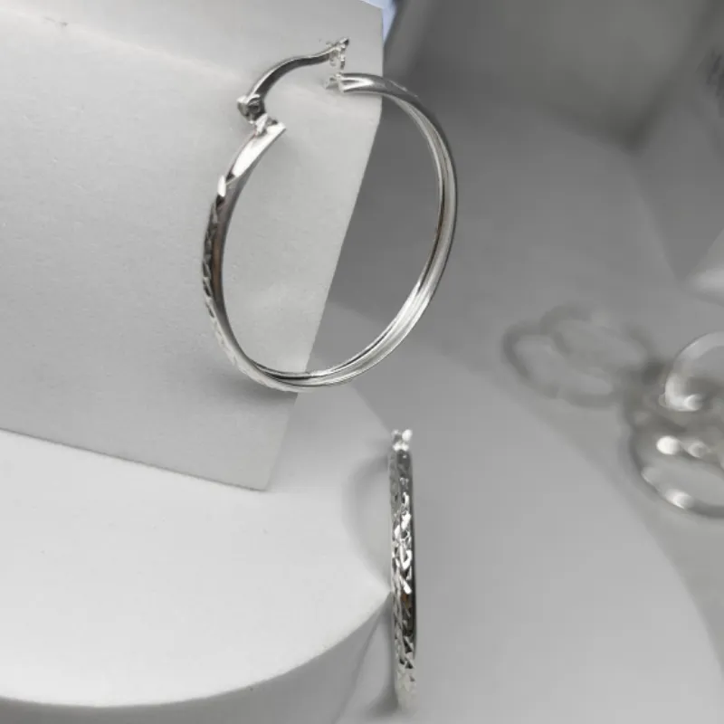 Argollas medianas originales con calados