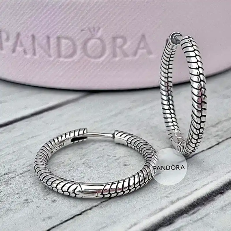 Argollas Pandora calado clásico 