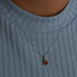 Cadena de perla roja