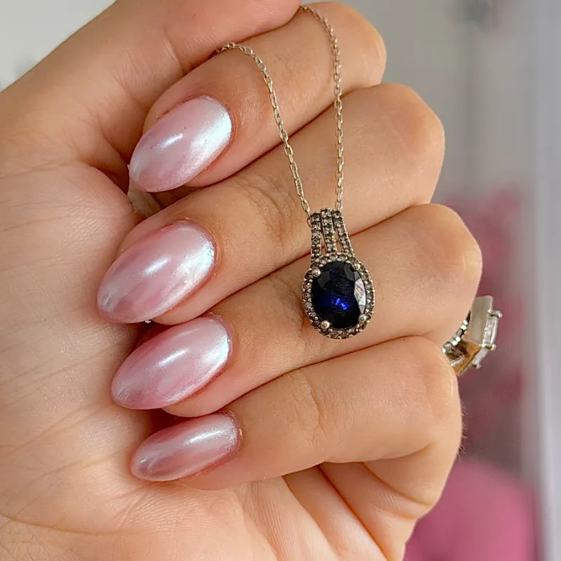 Cadena destello azul