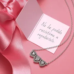 Cadena Pandora 3 corazones edición marzo 2026