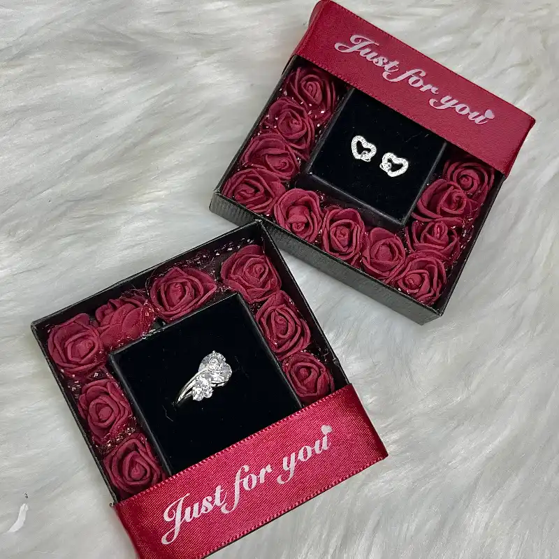 Cajita de regalo con rosas ❤️