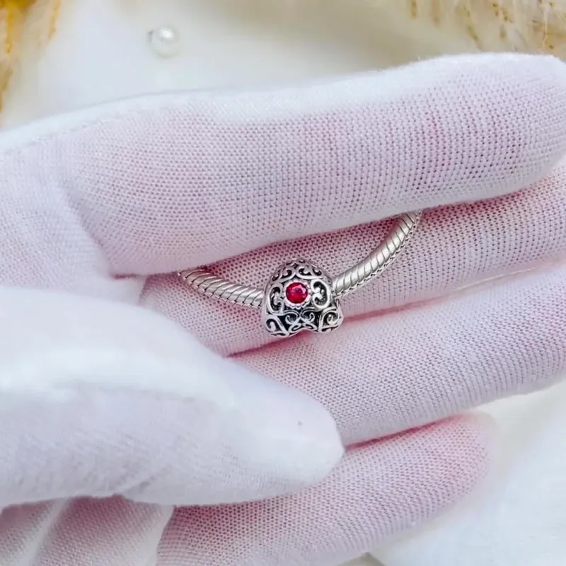 Charm corazón enredado rojo