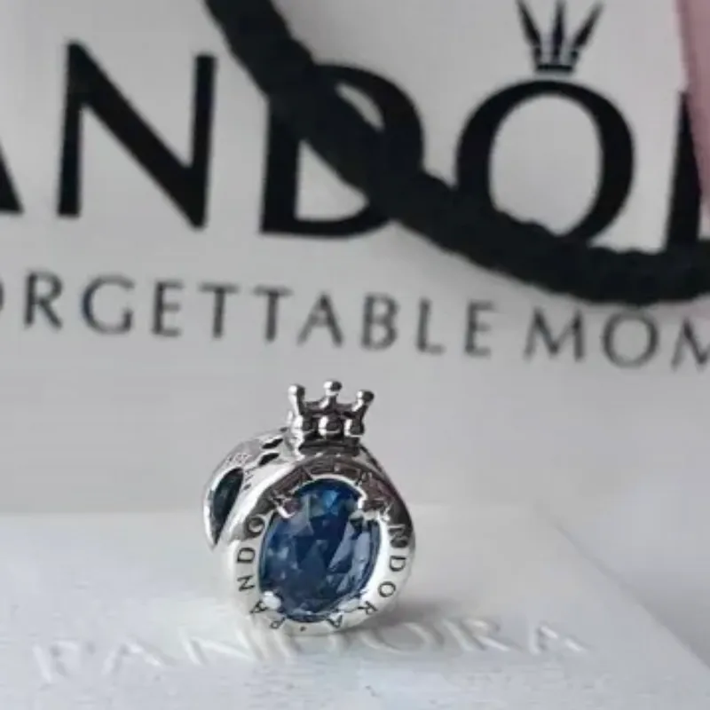 Charm corona azul