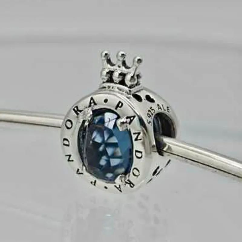 Charm corona azul