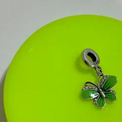 Charm de mariposa verde