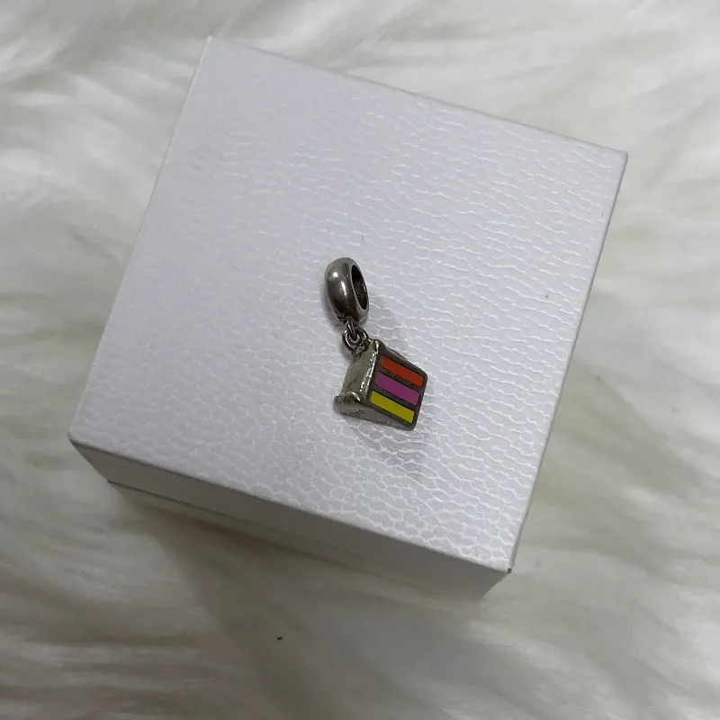 Charm trocito de pastel